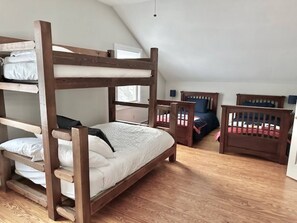 4 habitaciones, tabla de planchar con plancha, wifi y ropa de cama 