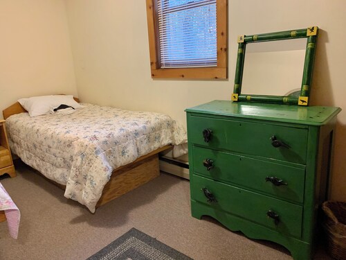 Cozy Retreat in the Berkshires - Apple Room in Orchard Guest House