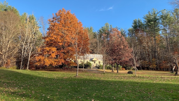 Property grounds - Cozy Retreat in the Berkshires - Apple Room in Orchard Guest House (Rowe)