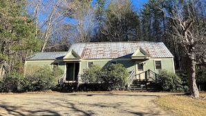 Exterior - Cozy Retreat in the Berkshires - Apple Room in Orchard Guest House (Rowe)
