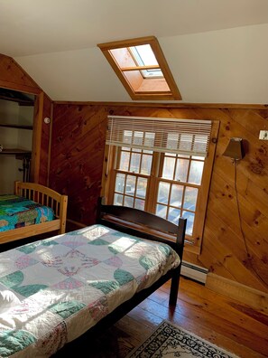 WiFi - Cozy Farmhouse Retreat in the Berkshires - Chocolog Room (Rowe)