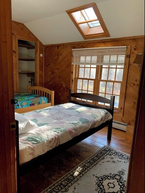 WiFi - Cozy Farmhouse Retreat in the Berkshires - Chocolog Room (Rowe)