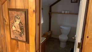 Unclassified image, 3 of 7, button - Cozy Retreat in Historic Farmhouse, Charming Bunk Bed Room,- Owl Dorm (Rowe)
