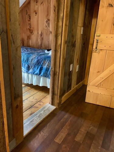 Cozy Farmhouse Retreat - Monk’s Room