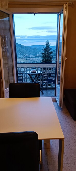 Interior - Unique, comfortable apartment with beautiful view, quiet location. (Ansignan)