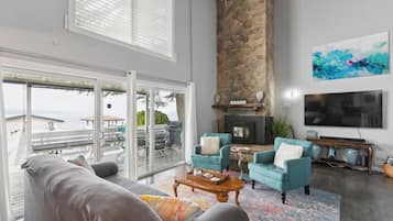 Smart TV, fireplace, books