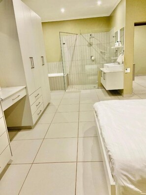 4 chambres, fer et planche à repasser, Wi-Fi, draps fournis