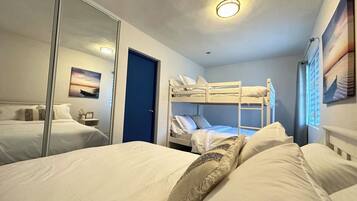 4 bedrooms, iron/ironing board, WiFi, bed sheets