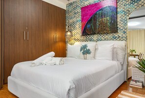 Iron/ironing board, WiFi, bed sheets - Urban Oasis in Waterloo With Private Balcony (Waterloo)