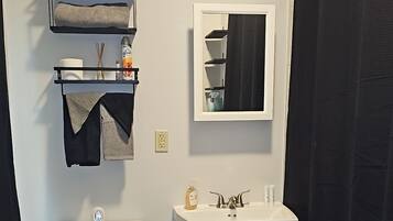 タオル、トイレットペーパー