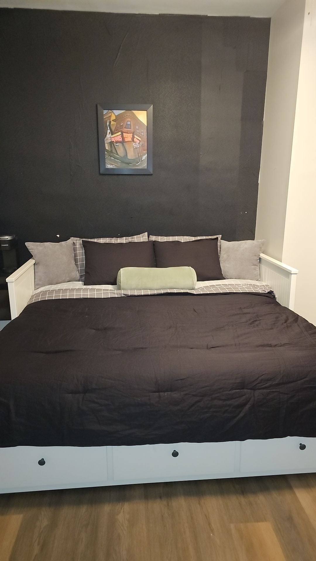 1 bedroom, desk, WiFi, bed sheets