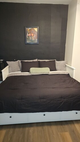 Tranquil corporate Rental in lovely Minneapolis with WiFi