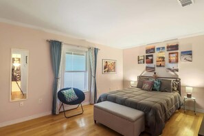 4 bedrooms, iron/ironing board, free WiFi, bed sheets