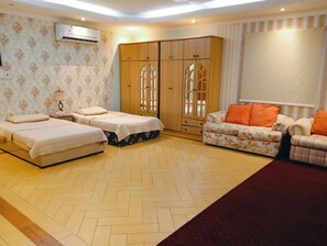 2 bedrooms, iron/ironing board, WiFi