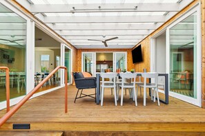 Outdoor dining - The Cocodrie at CastleDay - Private Pool, Spa (New Orleans)