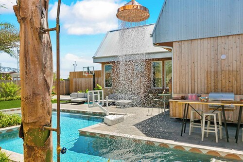 The Cocodrie at CastleDay- Private Pool, Spa