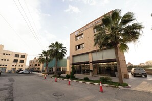 A hotel building with a sign reading "GLORIA HOTEL". - Gloria Boutique Hotel (Amman)