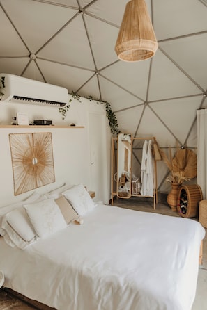 1 bedroom, premium bedding, down duvets, pillow-top beds - Dila's Lodge (Sao Roque)