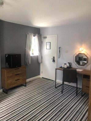 Dobbeltrom   – deluxe | Skrivebord, strykejern/-brett, wi-fi (inkludert) og sengetøy