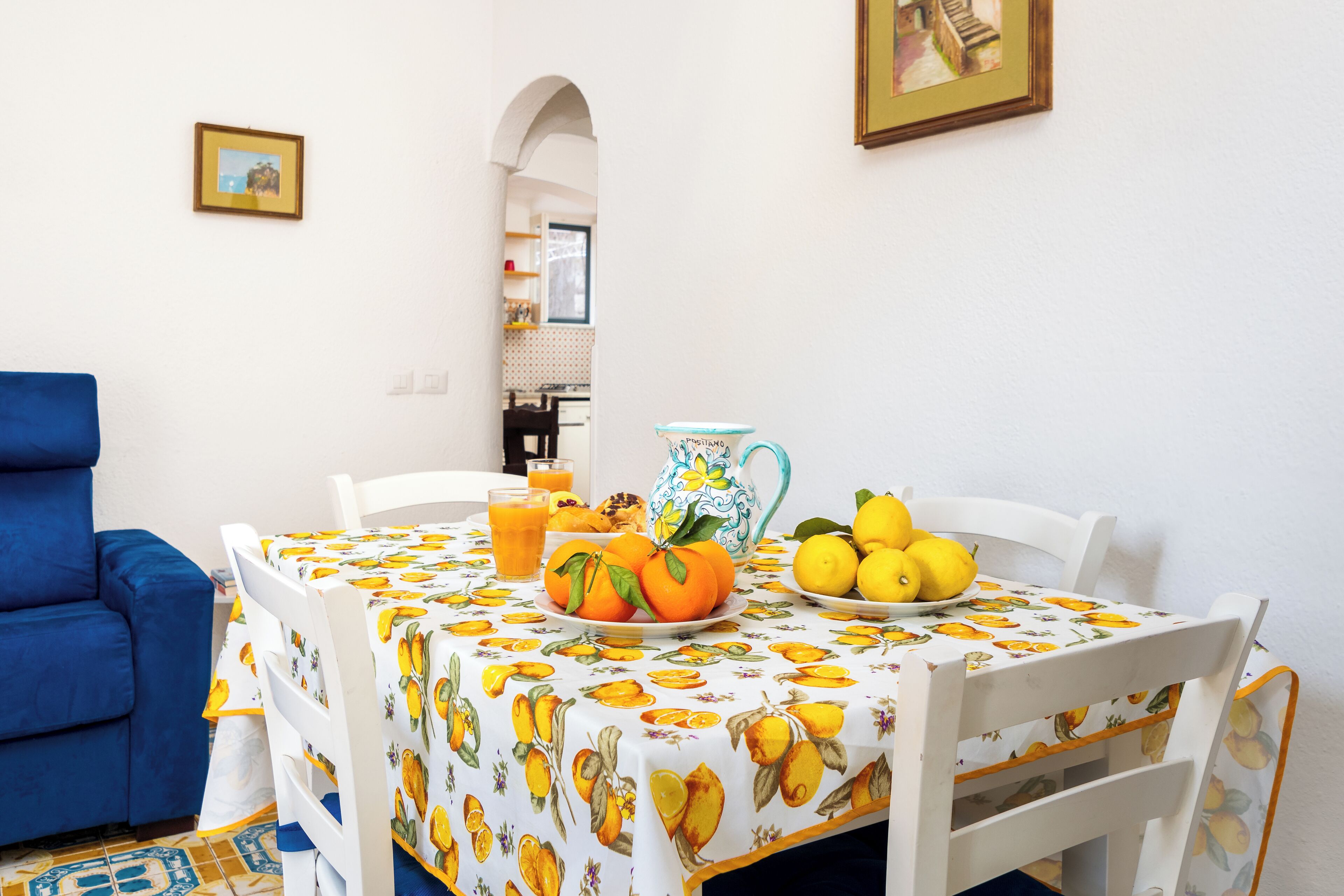 Deluxe House, Patio | Dining room
