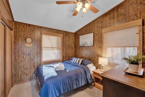 5 bedrooms, WiFi, bed sheets - The Alpine Arena (Clifton Township)