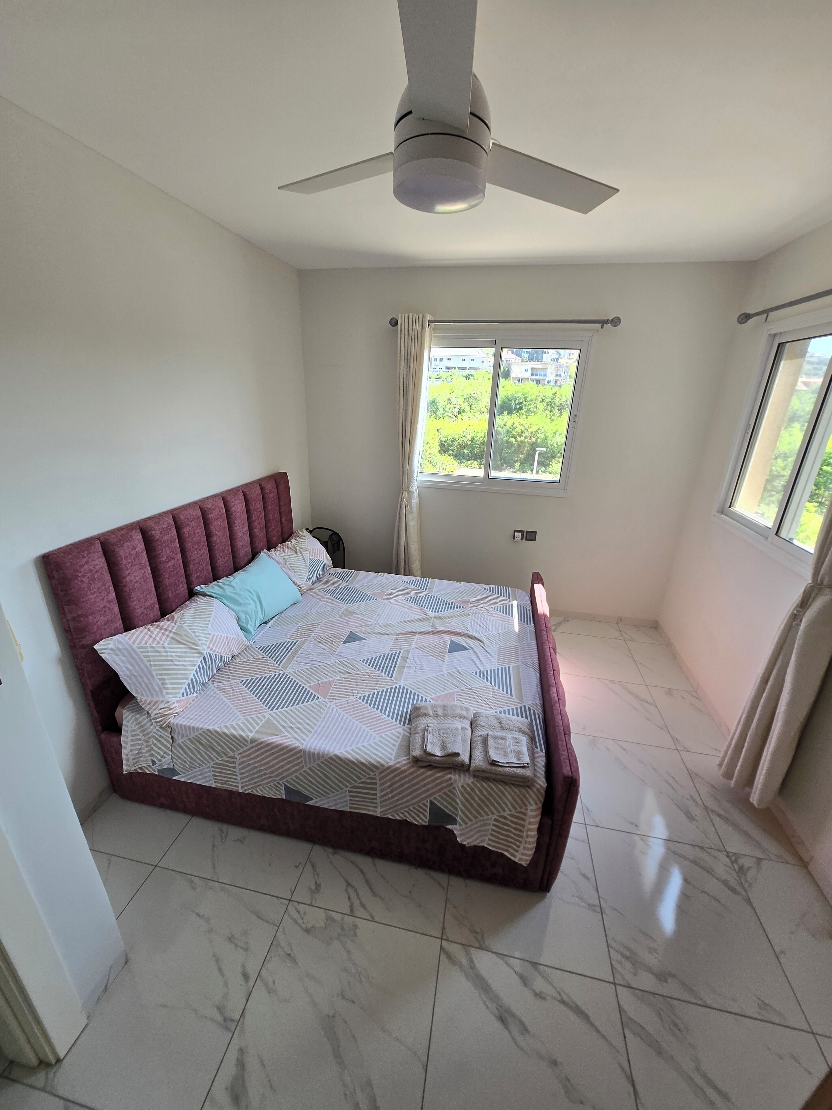 3 bedrooms, iron/ironing board, internet, bed sheets