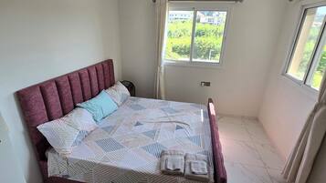 3 bedrooms, iron/ironing board, internet, bed sheets