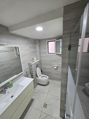 Handtücher, Seife, Toilettenpapier