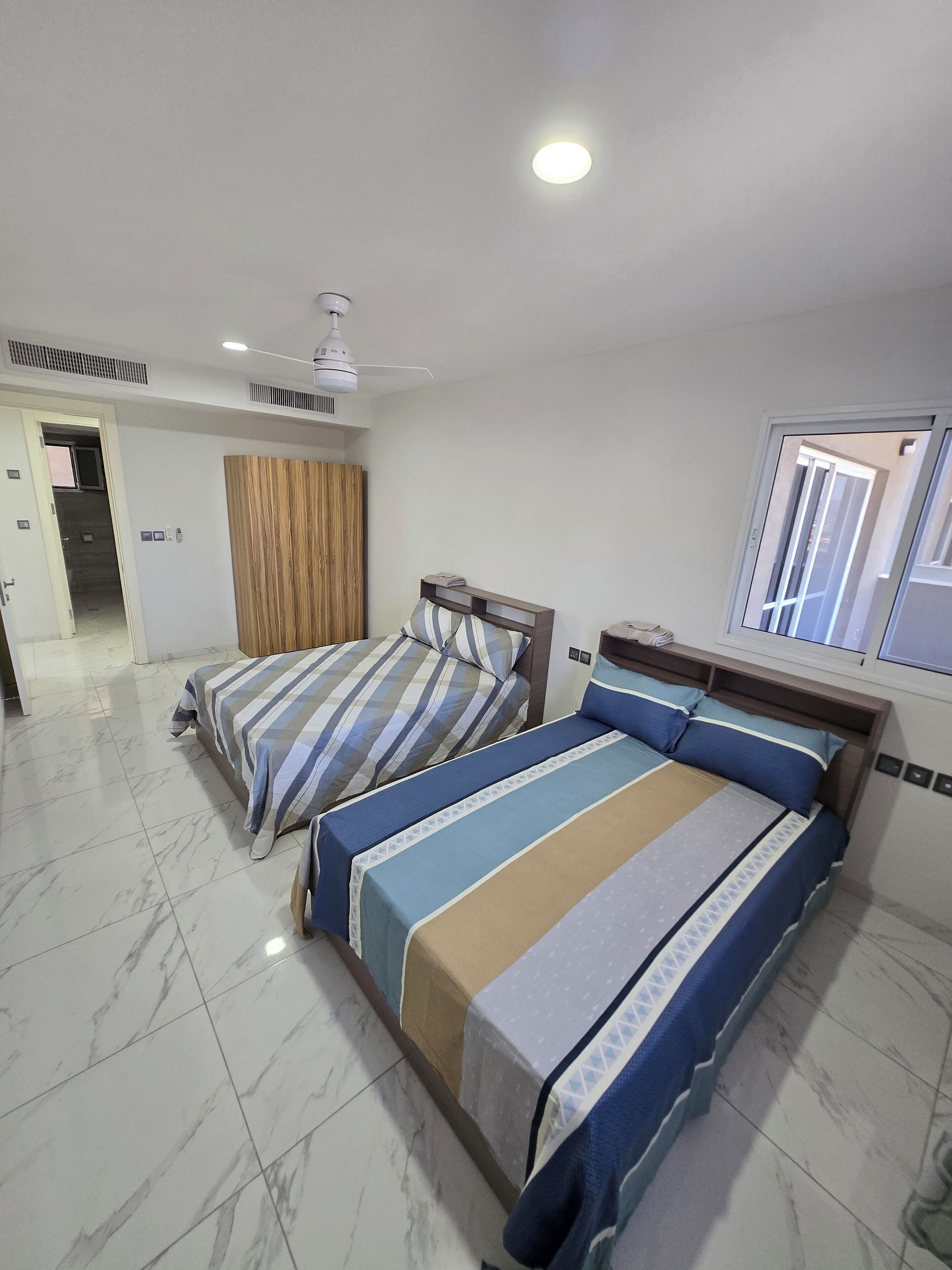 3 bedrooms, iron/ironing board, internet, bed sheets