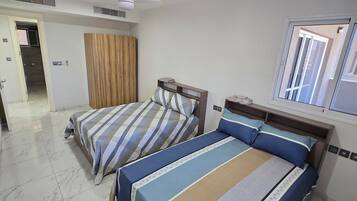 3 bedrooms, iron/ironing board, internet, bed sheets