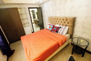 3 habitaciones, tabla de planchar con plancha, wifi y ropa de cama 