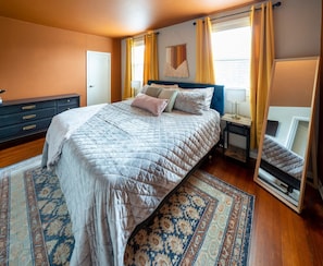 4 bedrooms, desk, iron/ironing board, travel cot