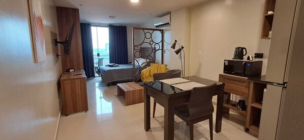 1 habitación, escritorio, tabla de planchar con plancha y wifi gratis 