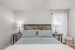 3 slaapkamers, een strijkplank/strijkijzer, wifi, beddengoed