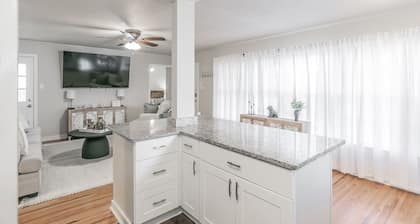 Walk To Dickies Arena & Will Rogers! Close to TCU & Dtwn Ft. Worth. 2 King Beds