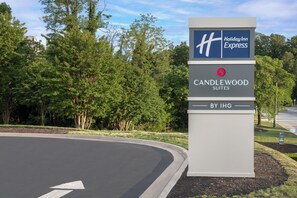 Exterior - Holiday Inn Express Baltimore - BWI Airport NE by IHG (Baltimore)