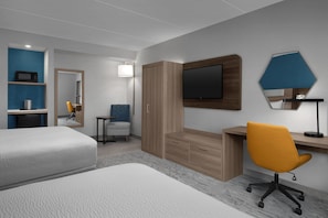 Hypo-allergenic bedding, individually furnished, desk, laptop workspace - Holiday Inn Express Baltimore - BWI Airport NE by IHG (Baltimore)