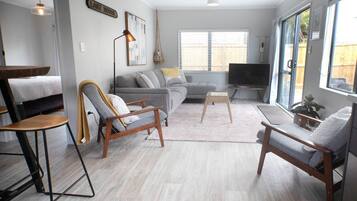 Älytelevisio, kirjoja, stereot