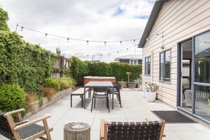 تناول الطعام بالخارج