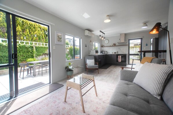 تلفزيون ذكي، كُتُب، ستيريو