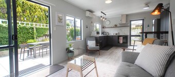 Mokoia Rising - Peaceful lakeside retreat