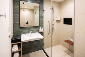 Standard Room, 1 King Bed, Accessible | Bathroom | Shower, rainfall showerhead, free toiletries, hair dryer