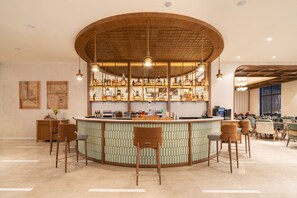 2 bars, bar en bord de piscine