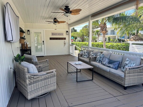 Terrace/patio - Cozy Coastal Cottage on the water in Key Largo (Key Largo)