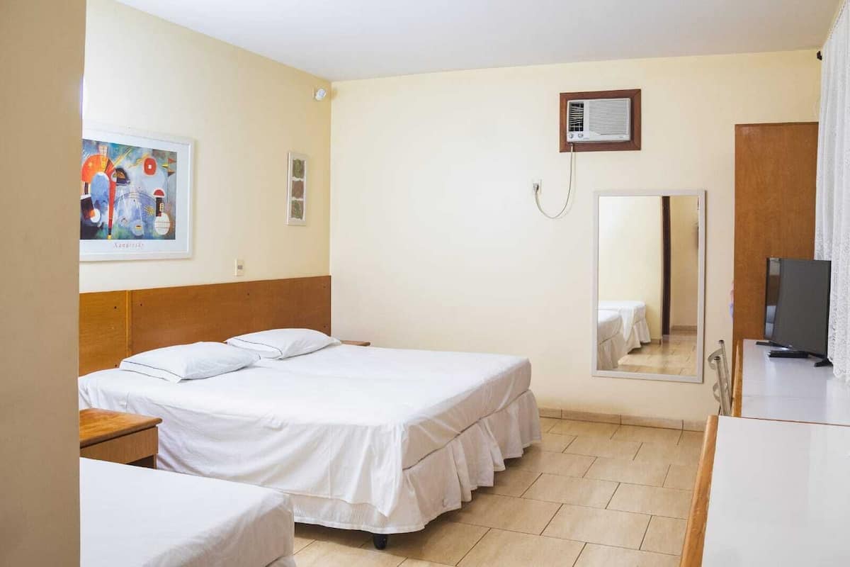 Deluxe Triple Room | Bathroom | Free toiletries, towels, soap, toilet paper