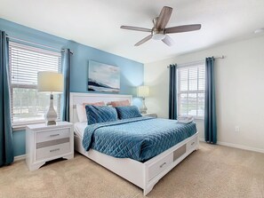 7 室のベッドルーム、デスク、アイロン / アイロン台、旅行用ベビーベッド