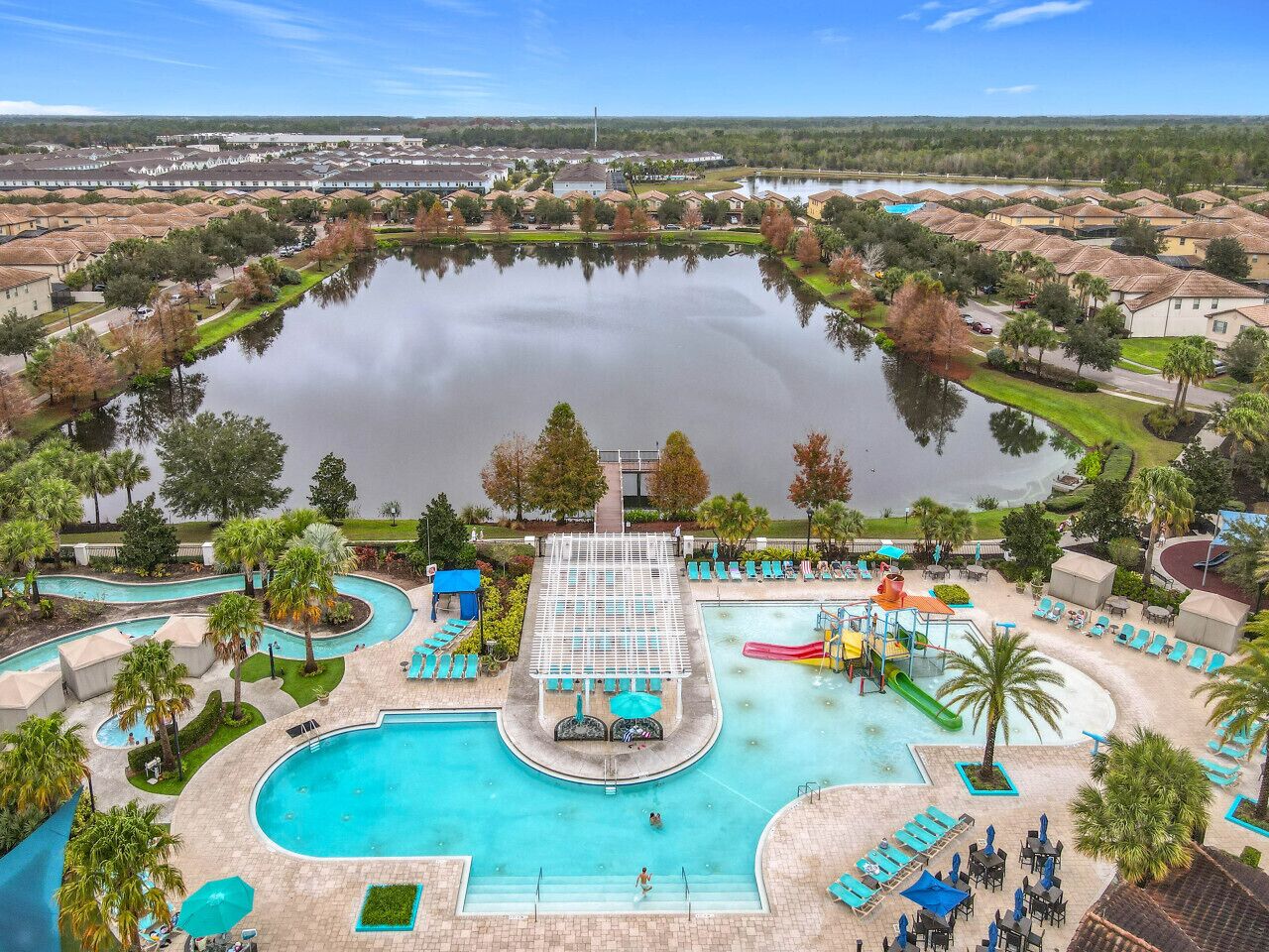 حمّام سباحة مُدفَّأ