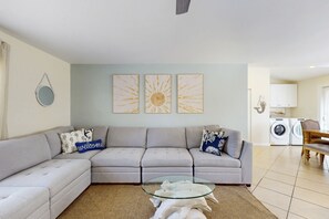 TV - Charming home w/ guest house- near the beach -  spacious yard with patio (Bonita Springs)