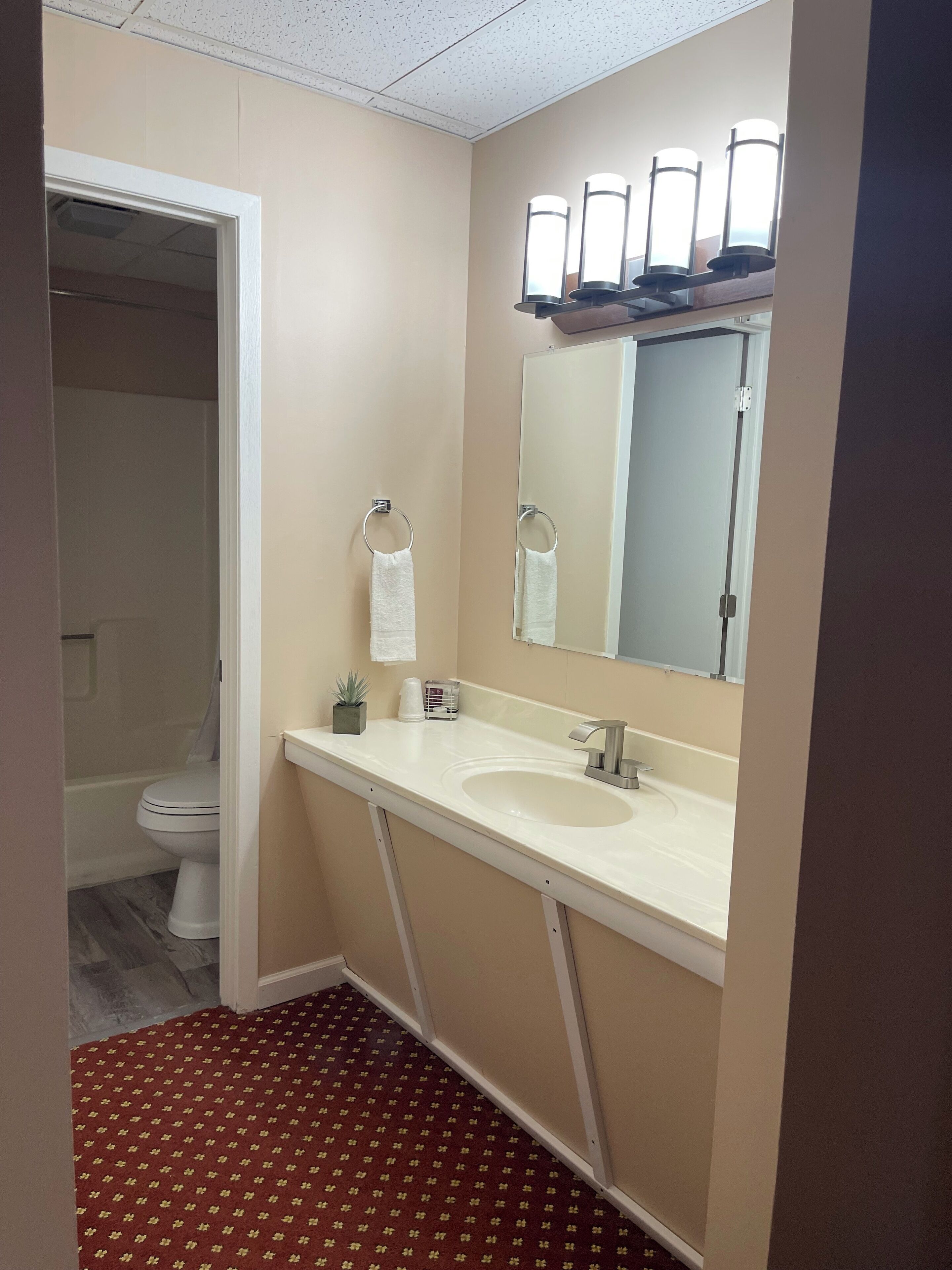 淋浴/盆浴组合、毛巾、肥皂、洗发水