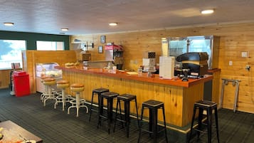 供應早餐、午餐和晚餐,海灘景觀
